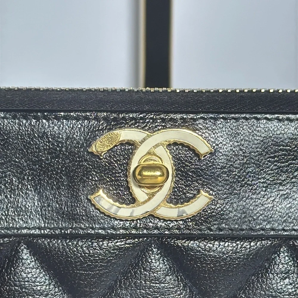AUTHENTIC BLACK LEATHER CHANEL ZIPPY WALLET